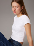 Λευκό Cropped T-shirt Σε Στενή Γραμμή  Γυναίκα