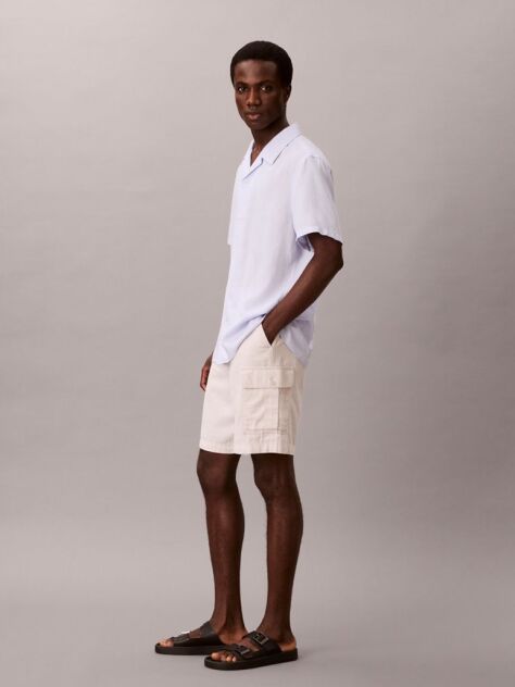 White Fitted with utility-style pockets, these shorts are made from a lightweight linen blend for a breezy feel on warmer days.  Men