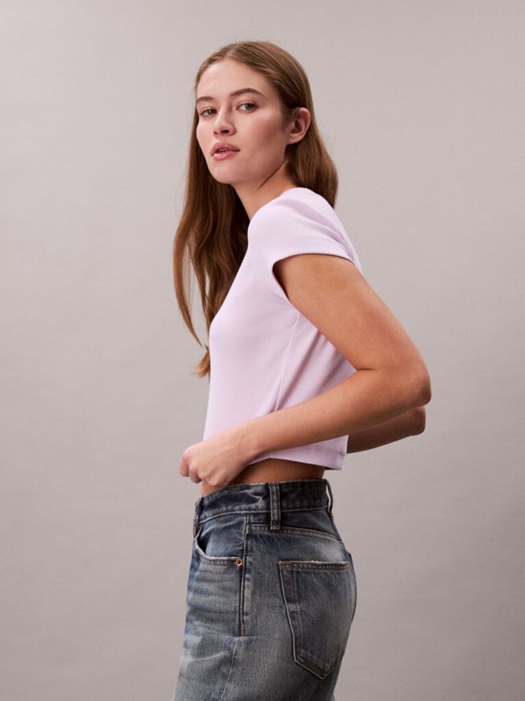 Μοβ Cropped T-shirt Με Μονόγραμμα Σε Στενή Γραμμή  Γυναίκα