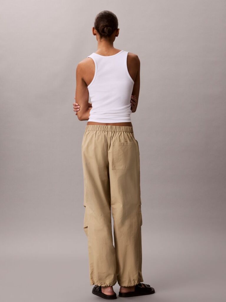 Καφέ Άνετο Παντελόνι Από Μαλακό Νάιλον  Γυναίκα