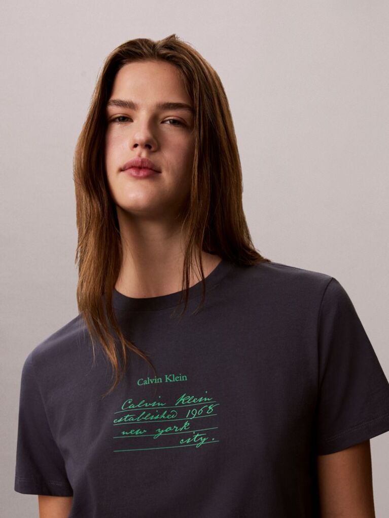 Μπλε T-Shirt Με Χειρόγραφο Γραφικό Σχέδιο Και Στρογγυλή Λαιμόκοψη  Γυναίκα