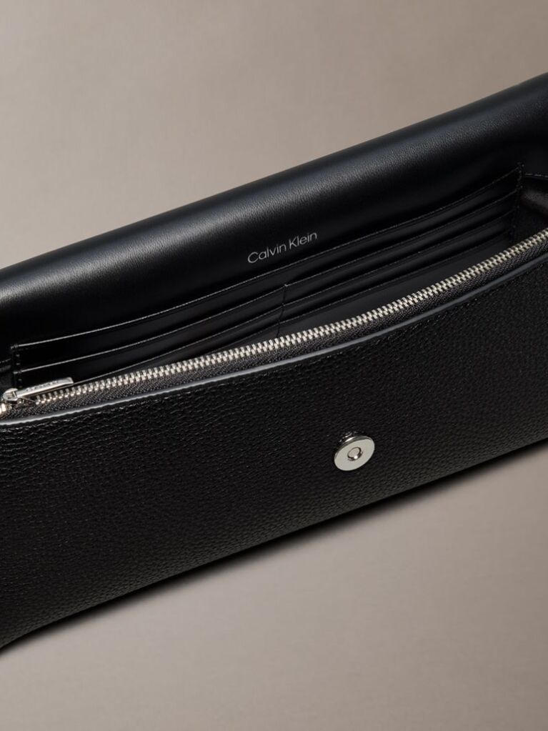 Black Emblem Pebble Grain Chain Strap Clutch  Women
