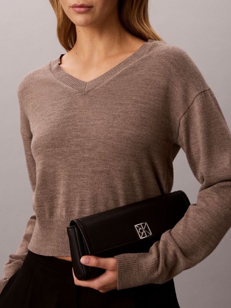 Black Emblem Pebble Grain Chain Strap Clutch  Women