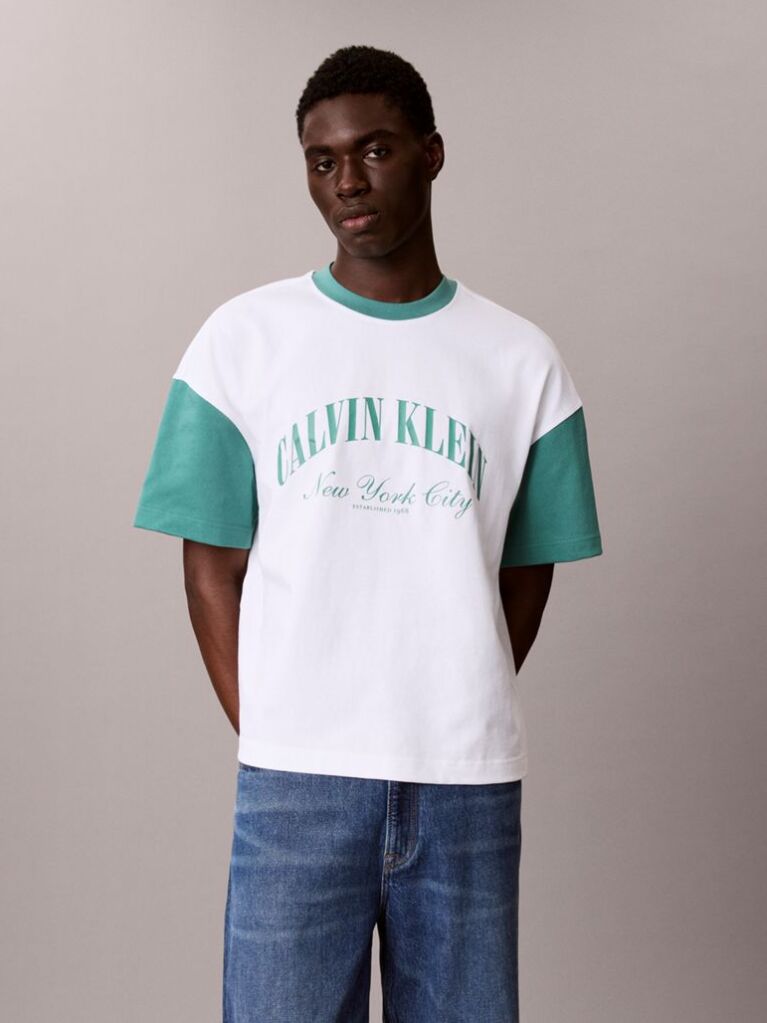 Λευκό Άνετο T-shirt Με Varsity Λογότυπο  Άνδρας