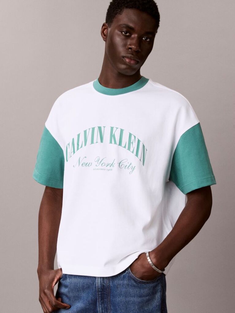 Λευκό Άνετο T-shirt Με Varsity Λογότυπο  Άνδρας
