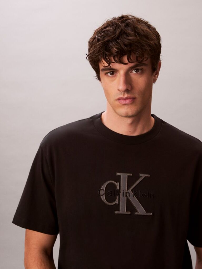 Μαύρο T-shirt Με Άνετη Γραμμή Και Λογότυπο Appliqué  Άνδρας