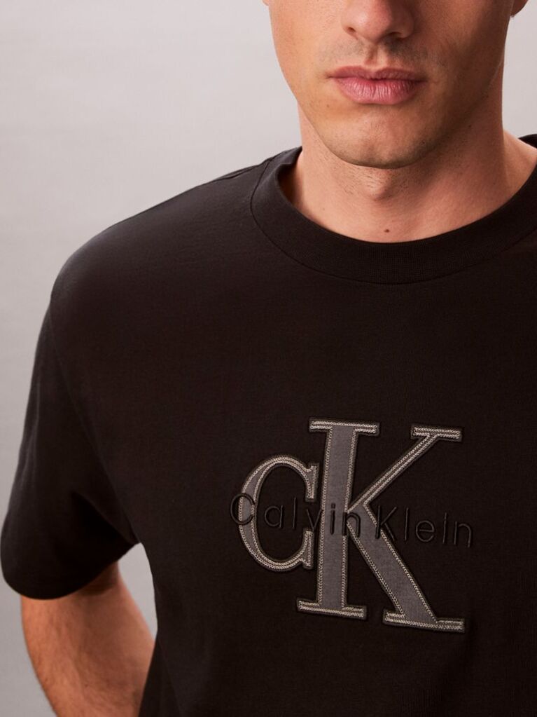 Μαύρο T-shirt Με Άνετη Γραμμή Και Λογότυπο Appliqué  Άνδρας