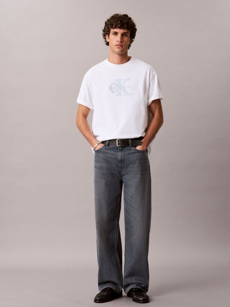 Λευκό T-shirt Με Άνετη Γραμμή Και Λογότυπο Appliqué  Άνδρας