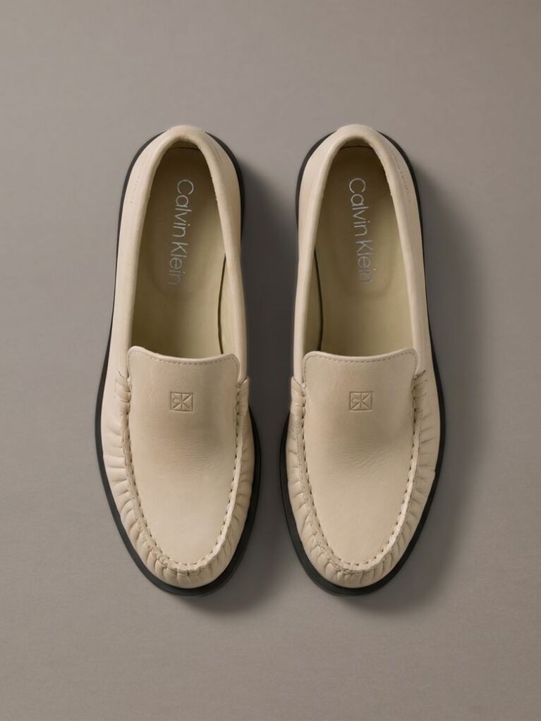 Μπεζ Thea - Δερμάτινα Loafers Με Πιέτες  Γυναίκα