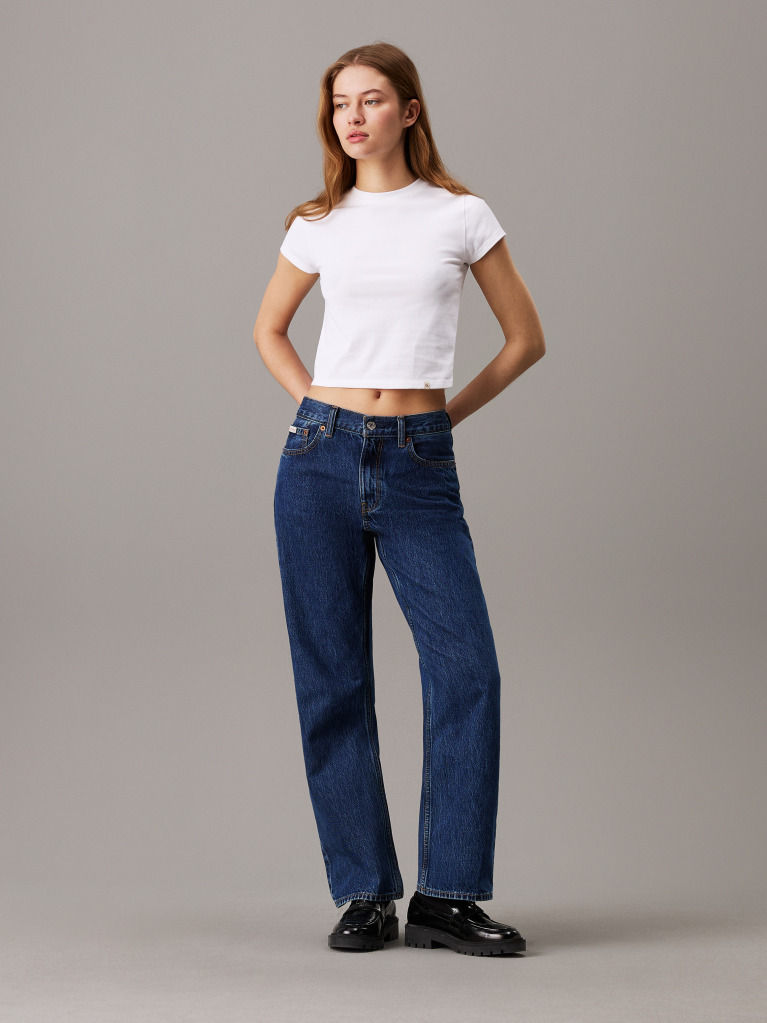 Λευκό Cropped T-shirt Σε Στενή Γραμμή  Γυναίκα