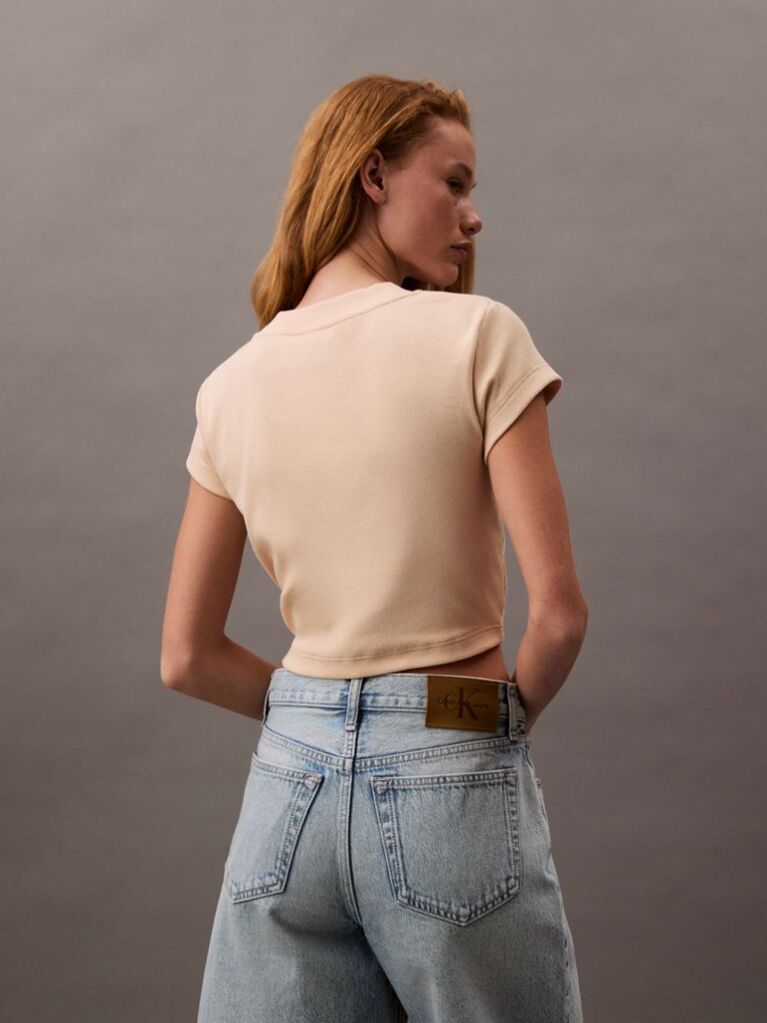 Ροζ Cropped T-shirt Με Μονόγραμμα Σε Στενή Γραμμή  Γυναίκα
