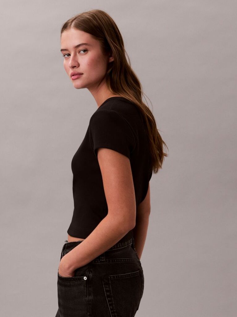 Μαύρο T-Shirt Σε Slim Γραμμή Και Βαμβακερό Ριμπ  Γυναίκα