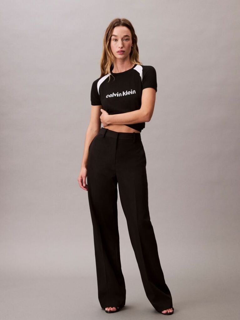 Μαύρο T-Shirt Σε Slim Γραμμή Και Graphic Λογότυπο  Γυναίκα
