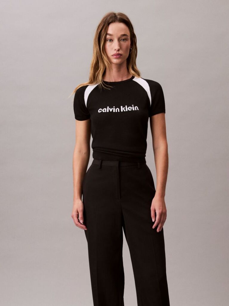Μαύρο T-Shirt Σε Slim Γραμμή Και Graphic Λογότυπο  Γυναίκα