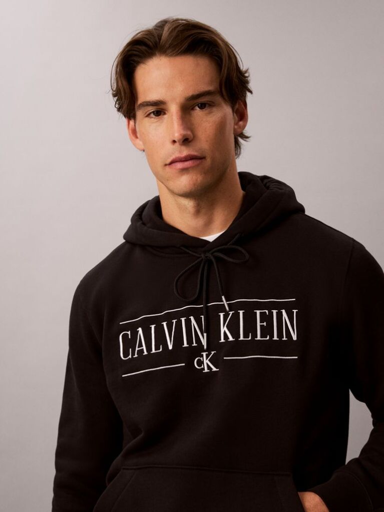 Μαύρο Βαμβακερό Hoodie Φλις Με Κουκούλα Και Varsity Λογότυπο  Άνδρας